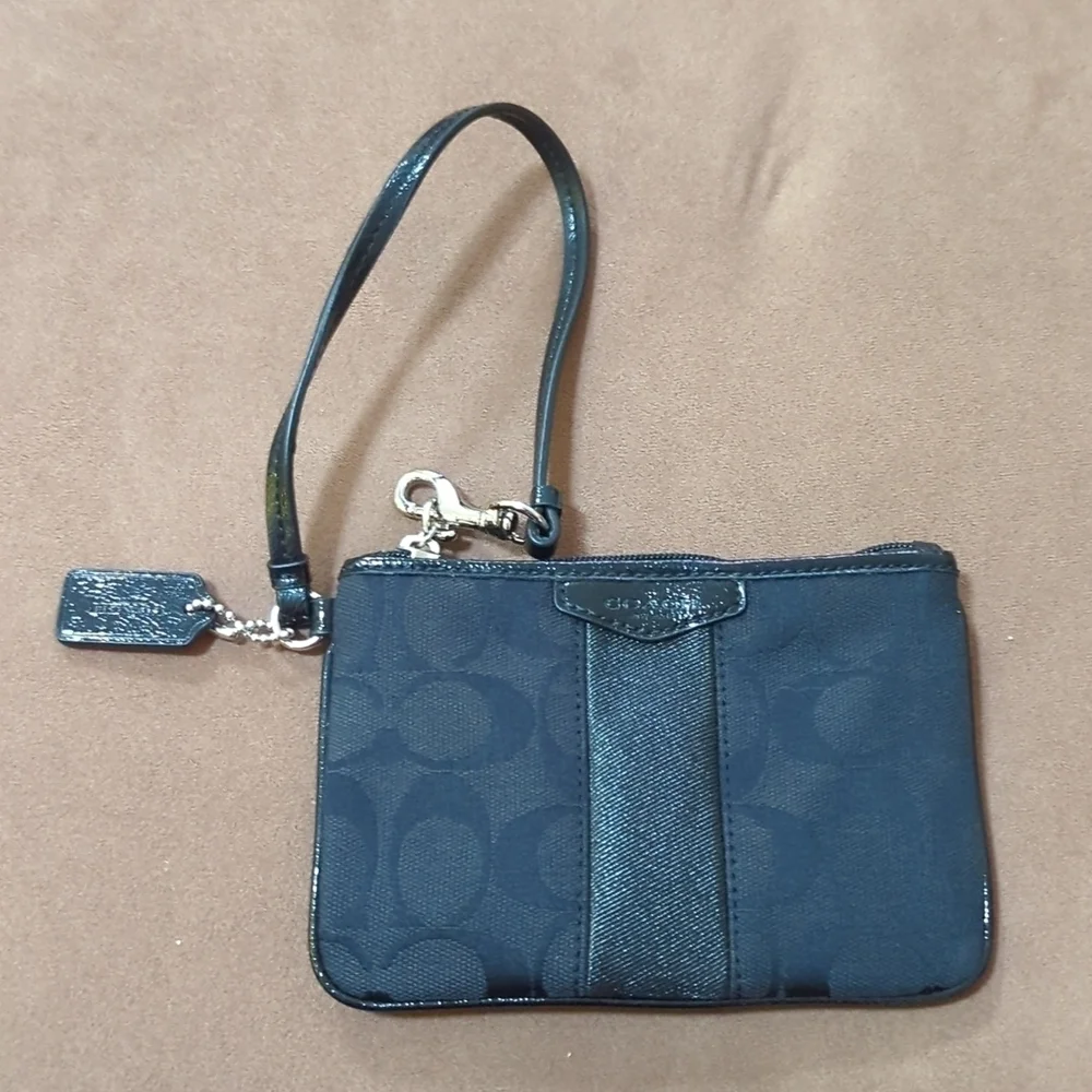 Coach Signature C Black Wristlet 6